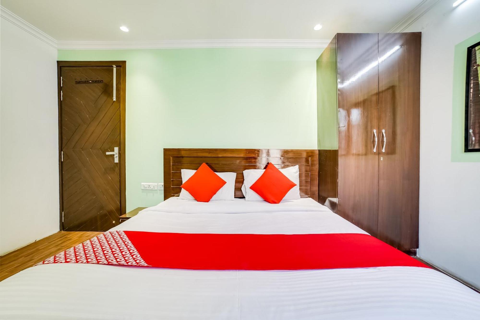 Hotel O Carol Garden Δελχί Εξωτερικό φωτογραφία